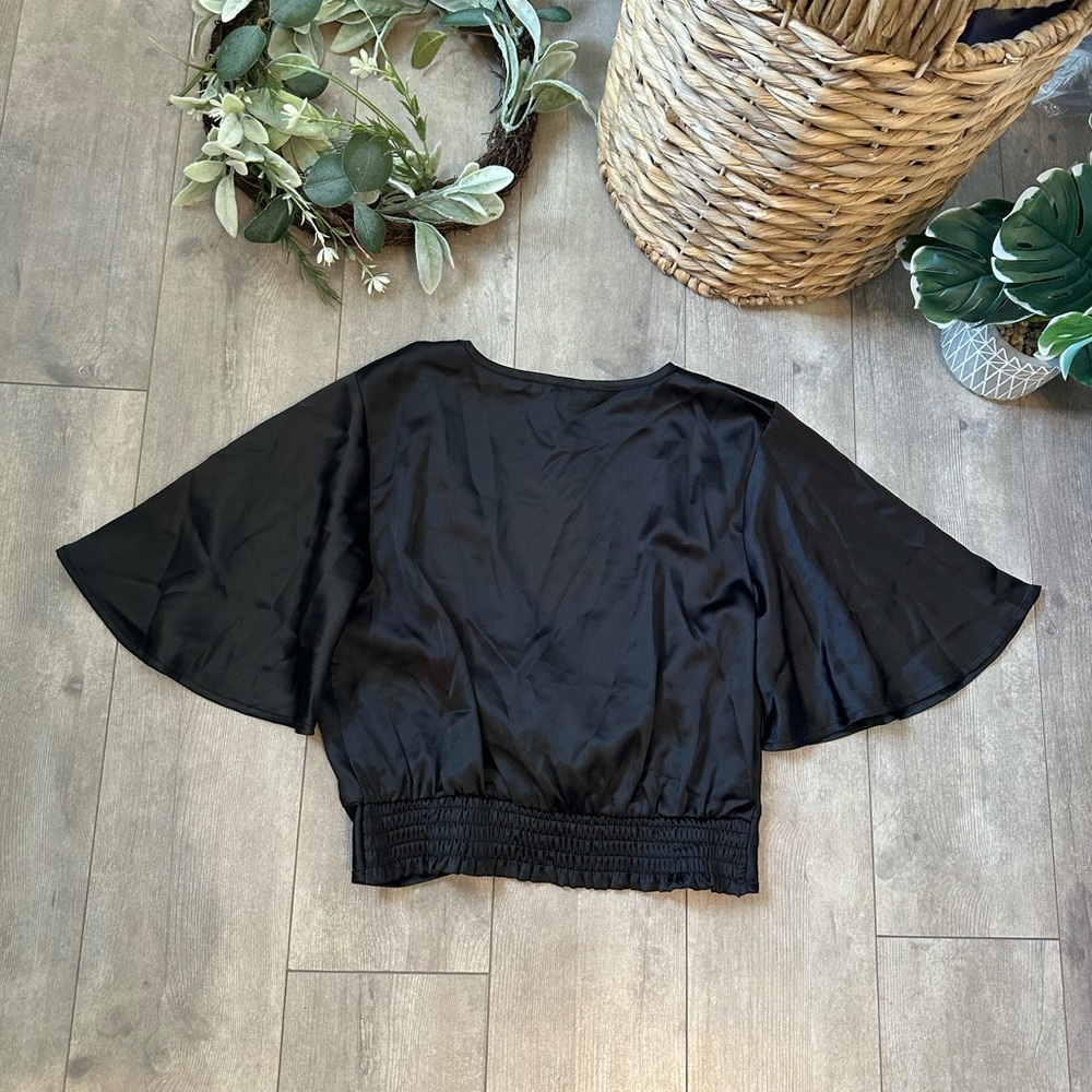 New Anthropologie Ro & De Women’s Cropped Elegant Black Satin Blouse - Picture 10 of 11